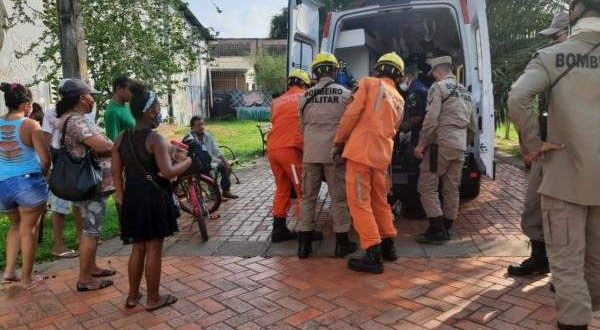 Bombeiros resgatam homem que foi jogado da passarela Joaquim Macedo durante briga