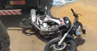 Motociclista de 34 anos morre ao ser atingido por caminhão pipa, no bairro São Francisco