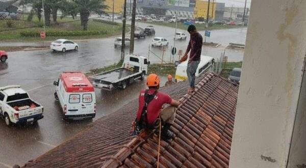 ‘Sensação de dever cumprido’, diz bombeiro que salvou homem que tentava suicídio, em Rio Branco