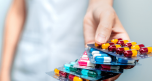 Venda de medicamentos em supermercados divide opiniões em debate