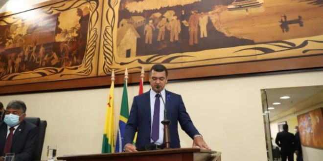 Cadmiel Bomfim apresenta Projeto de Lei que amplia mix de produtos de drogarias e farmácias