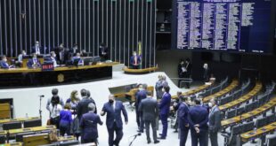 Câmara aprova em 2º turno PEC dos Precatórios