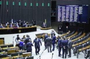 Câmara aprova em 2º turno PEC dos Precatórios