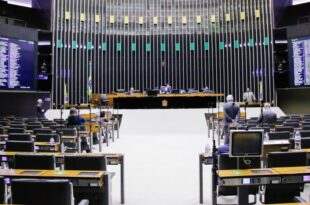Câmara pode votar nesta quarta-feira MP que criou o programa de renda Auxílio Brasil
