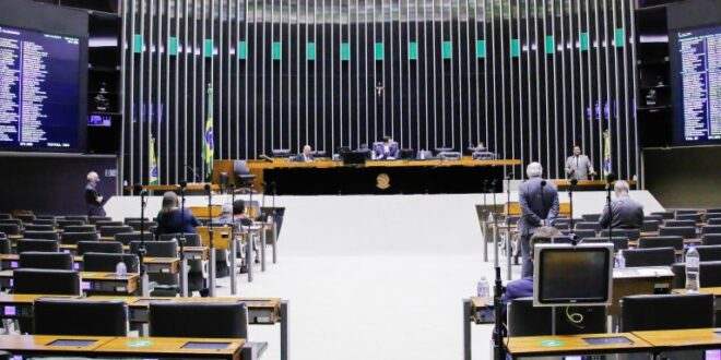 Câmara pode votar nesta quarta-feira MP que criou o programa de renda Auxílio Brasil