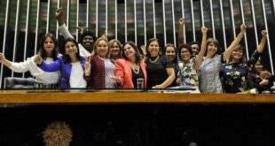 Debatedoras afirmam que mulheres precisam conhecer lei contra a violência política de gênero