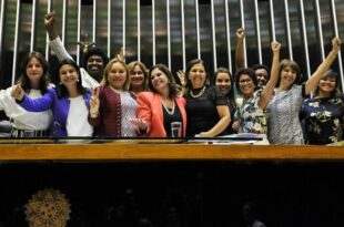 Debatedoras afirmam que mulheres precisam conhecer lei contra a violência política de gênero
