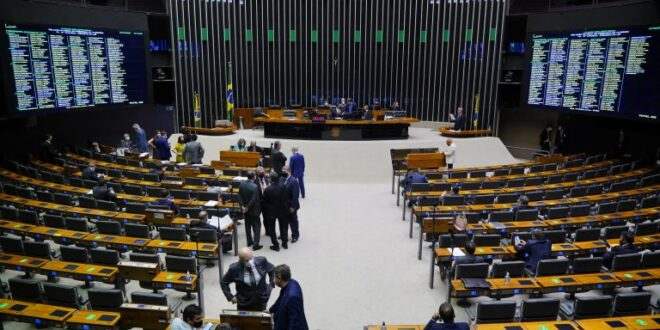 Deputados aprovam regra para precatórios oriundos do Fundeb; falta votar um destaque