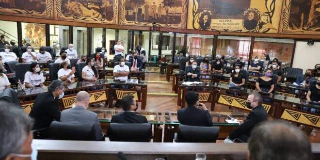 Deputados estaduais se reúnem com servidores do Iapen e membros do cadastro da Polícia Civil