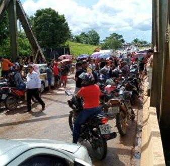 Em novo protesto, familiares de presos bloqueiam ponte que dá acesso ao município de Sena Madureira