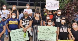 Servidores da Saúde entraram na SESACRE cantando o Hino Nacional e gritando "Governo, a culpa é sua, Saúde na rua"