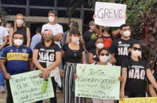 Servidores da Saúde entraram na SESACRE cantando o Hino Nacional e gritando "Governo, a culpa é sua, Saúde na rua"