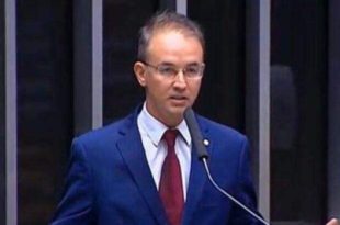 Leo de Brito denuncia que quase 79 mil famílias vão ficar sem renda no Acre