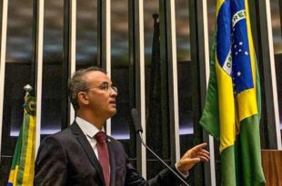 Crise no INEP: Leo de Brito garante apoio a estudantes que querem fazer o Enem