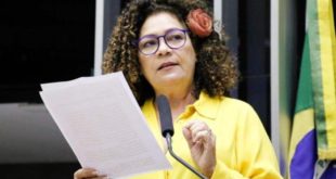 Perpétua denuncia que acreanos estão recebendo metade do valor do auxílio criado pelo governo