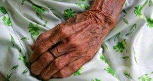 Roupa pega fogo e mata idosa de 93 anos que fumava cachimbo