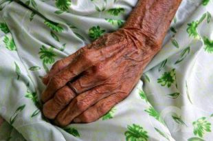 Roupa pega fogo e mata idosa de 93 anos que fumava cachimbo
