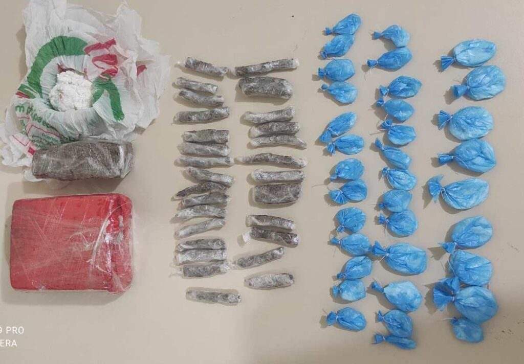 Homem é preso com drogas, armas e dinheiro no Bujari 2 Homem é preso com drogas, armas e dinheiro no Bujari