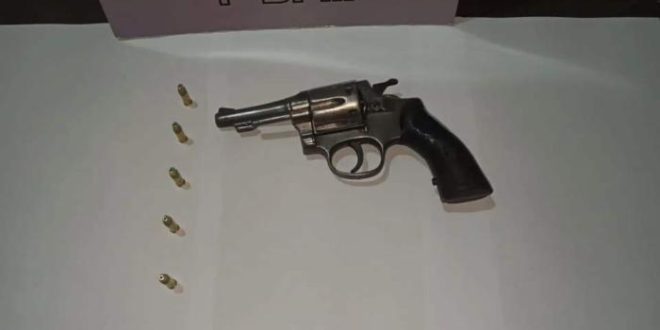 Jovem de 21 anos é preso com arma de fogo na Baixada da Sobral