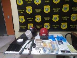 Polícia prende três acusados de participação em organização criminosa e recupera moto roubada, em Rio Branco