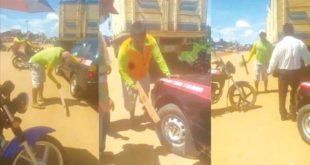 Bolivianos furam pneus de carros que circulam pela cidade durante protesto