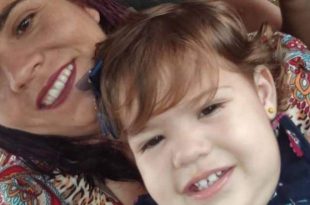 Criança de 1 ano morre após explosão em churrasqueira; a mãe também foi atingida no acidente