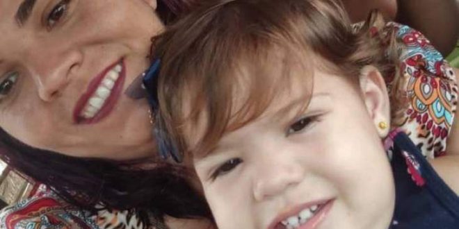 Criança de 1 ano morre após explosão em churrasqueira; a mãe também foi atingida no acidente