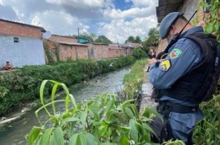 Corpo de mulher morta a facadas é encontrado em igarapé
