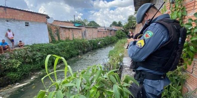 Corpo de mulher morta a facadas é encontrado em igarapé
