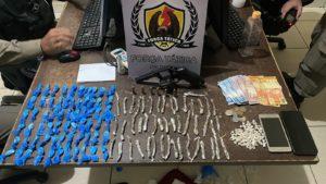 PM prende mulher com mais de 60 trouxinhas de cocaína e quase 100 pedras de crack, no Bahia Nova