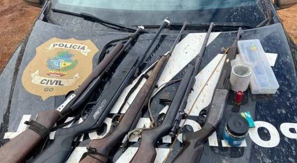 Homem acusado de decapitar 5 cães é preso com armas de uso restrito