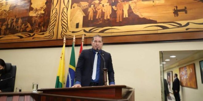 Chico Viga defende que abono salarial beneficie todos os profissionais da Educação
