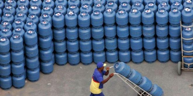 Deputados aprovam crédito de R$ 300 milhões para concessão do auxílio gás neste ano