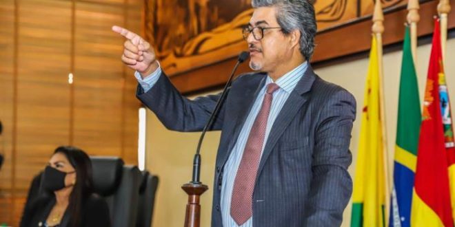 Edvaldo Magalhães defende trabalhadores do Igesac e diz que governo precisa enviar nova lei à Aleac