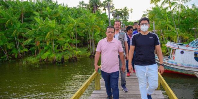 Jenilson Leite e comitiva visitam município de Cametá para conhecer produção de açaí nativo