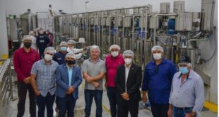 Jenilson e comitiva visitam empresa que industrializa açaí no Pará