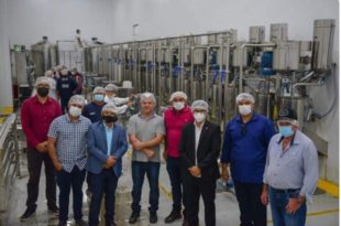 Jenilson e comitiva visitam empresa que industrializa açaí no Pará