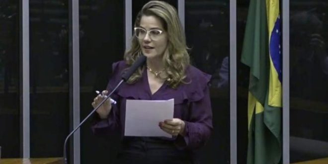 Mara Rocha critica a adoção de "Passaporte da Vacina" e defende a liberdade individual