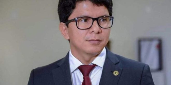 Na disputa pelo governo,  Jenilson Leite empata com Mara Rocha e Petecão; deputado tem a menor rejeição, segundo a pesquisa Fieac/Perfil