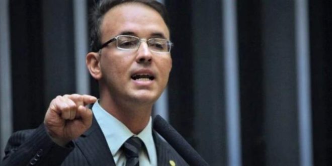 Orçamento deve priorizar a recomposição para universidades e institutos federais e assegurar vale-gás a 24 milhões de famílias, diz Leo de Brito