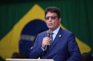 "Ou Gladson explica todas as graves acusações que pesam contra ele, ou deve se afastar do governo imediatamente"- Leia o artigo de Daniel Zen e Leo de Brito