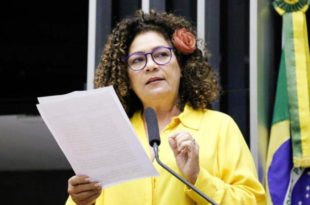 “Bolsonaro não quer pagar o vale-gás”, diz Perpétua após cancelamento da sessão que aprovaria benefício