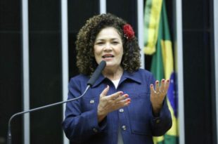 Gladson tem que explicar para onde foram desviados os R$ 800 milhões”, diz Perpétua sobre operação da PF