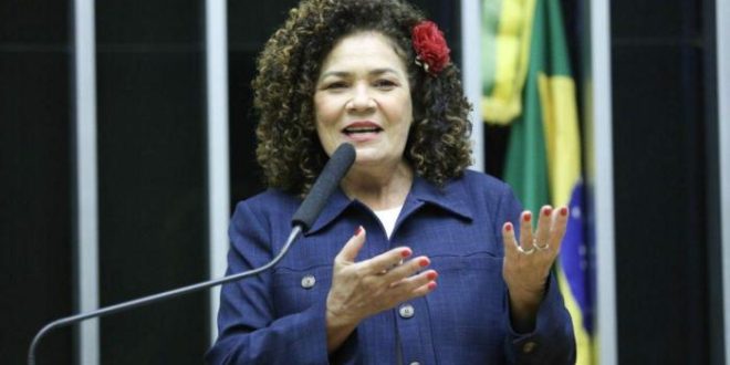 Gladson tem que explicar para onde foram desviados os R$ 800 milhões”, diz Perpétua sobre operação da PF