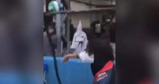 Professor usa roupa da Ku Klux Klan em escola pública de SP; vídeo