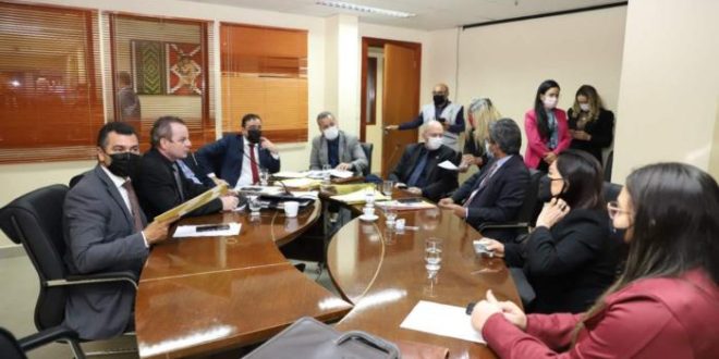Projeto de Pedro Longo que obriga operadoras de planos de saúde a fornecer informações e documentos ao consumidor no caso de negativa de cobertura, é aprovado na CCJ