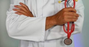 Homem apresenta diploma falso de medicina para tentar registro no CRM-AC