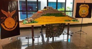 Polícia Federal apreende 156 kg de cocaína em carro da prefeitura de Brasiléia