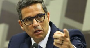 Banco Central está "suicidando" o Brasil: artigo de Maria Lúcia Fattorelli
