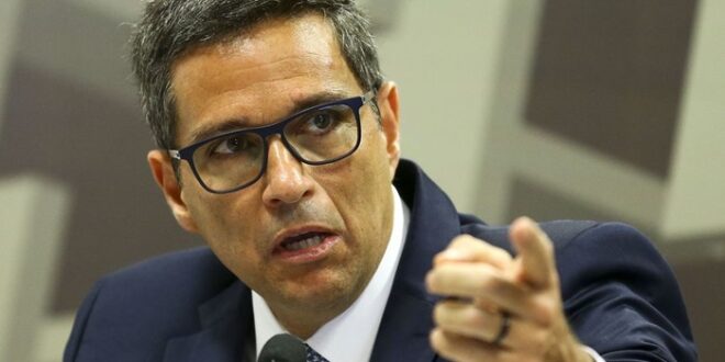 Banco Central está "suicidando" o Brasil: artigo de Maria Lúcia Fattorelli